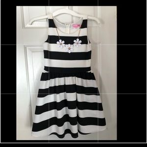 LIKE new Girls Size 8 Sleeveless Dress